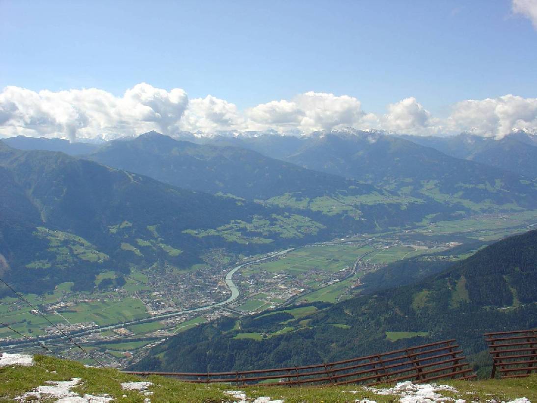 Blick über das Inntal in Richtung des Alpenhauptkamms