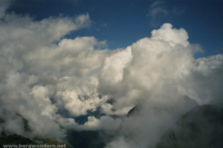 Wolkenspiele (Ausblick vom Gipfel)